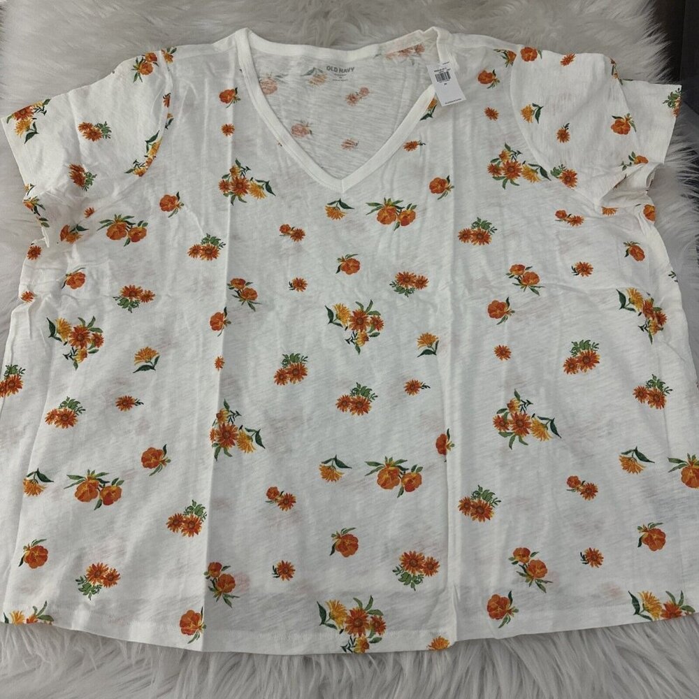 Old Navy Everywear Tee 3X v-neck white floral boho timeless short sleeve